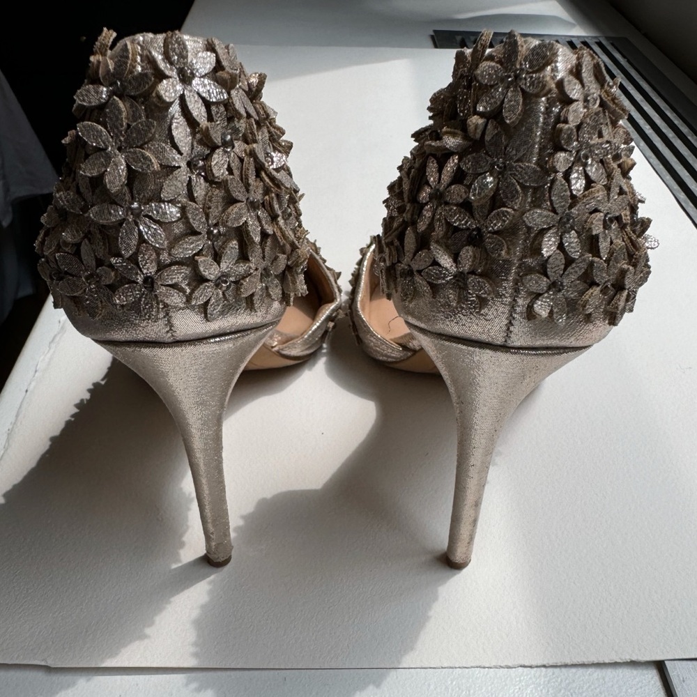Inc. | Women's Karlay Pearl Gold | Size: US 7 | Metallic Gold Pumps with Flowers - Picture 6 of 6